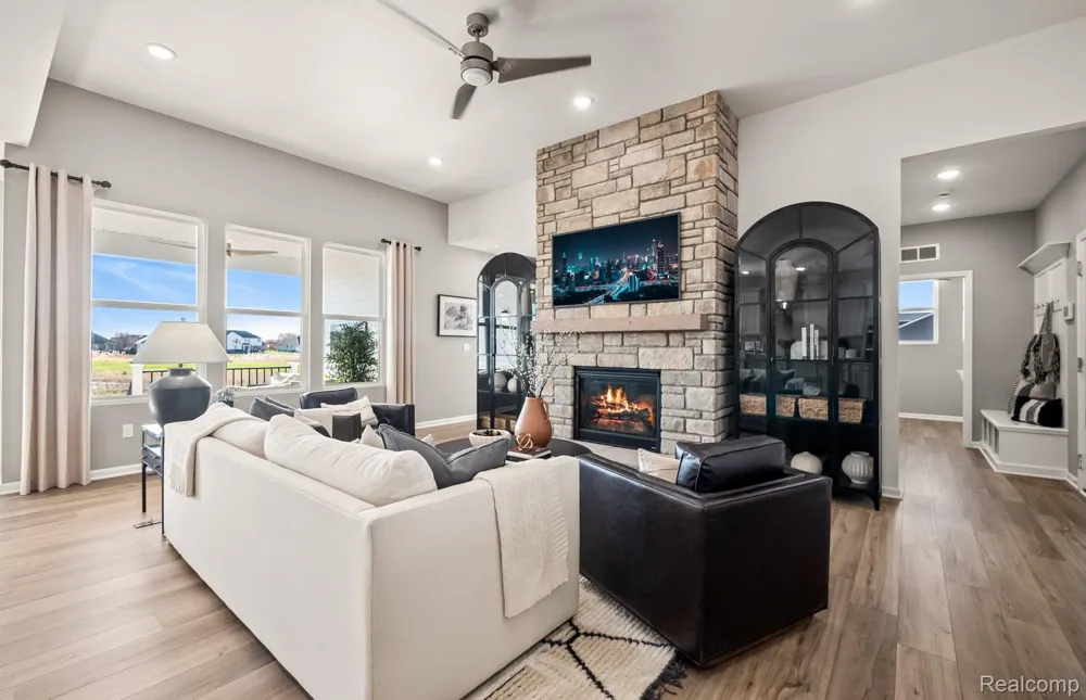 20633 West Kilburn Drive Macomb Township, MI 48044