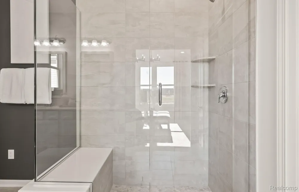 20633 West Kilburn Drive Macomb Township, MI 48044