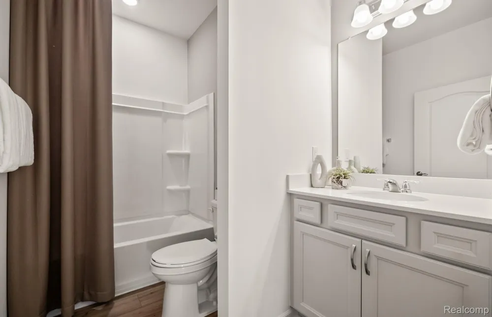 20633 West Kilburn Drive Macomb Township, MI 48044