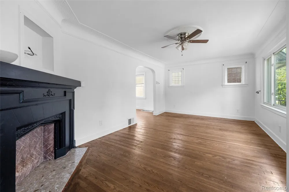 957 Winchester Avenue Lincoln Park City, MI 48146