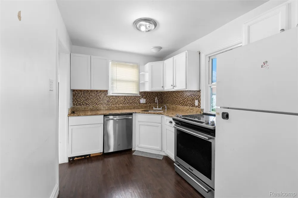 957 Winchester Avenue Lincoln Park City, MI 48146