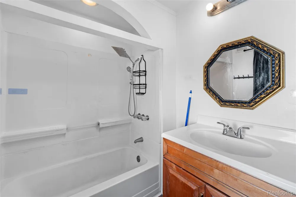 957 Winchester Avenue Lincoln Park City, MI 48146