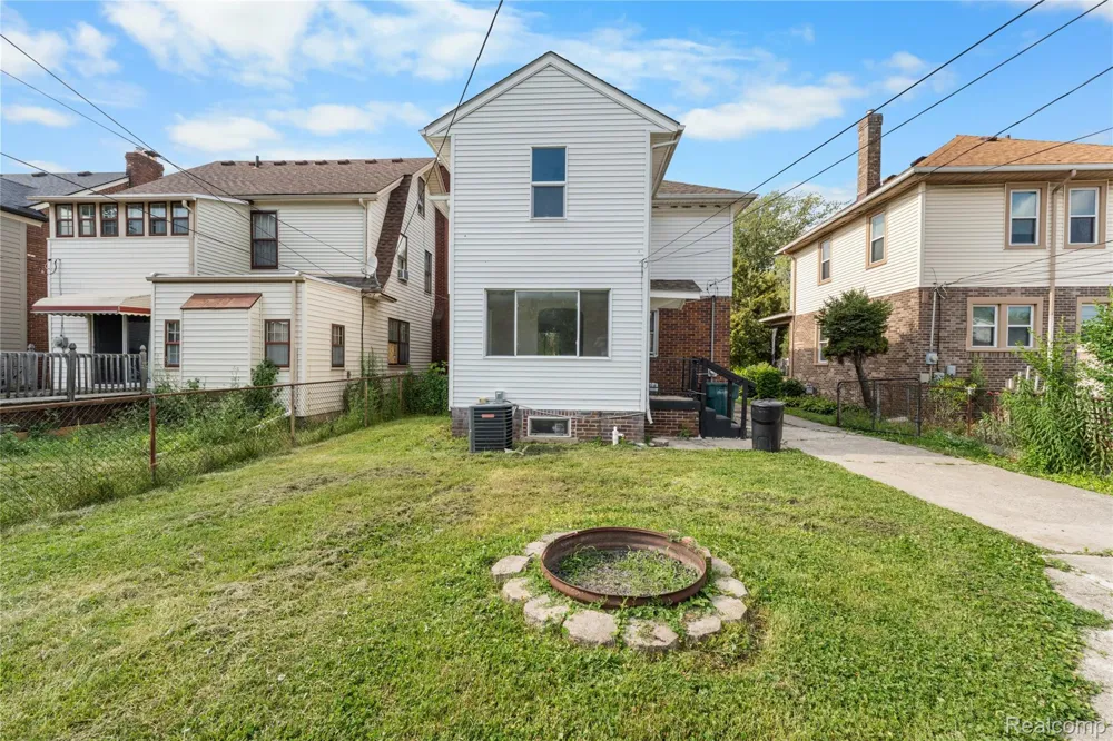 957 Winchester Avenue Lincoln Park City, MI 48146