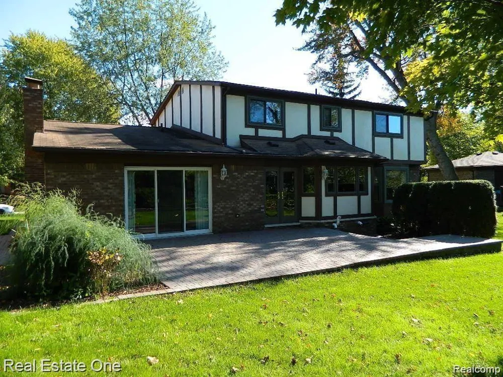 6927 Northpoint Drive Troy City, MI 48085