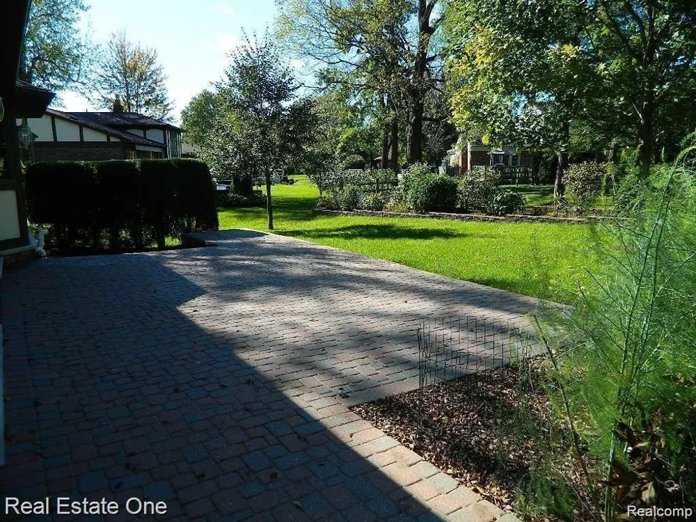 6927 Northpoint Drive Troy City, MI 48085