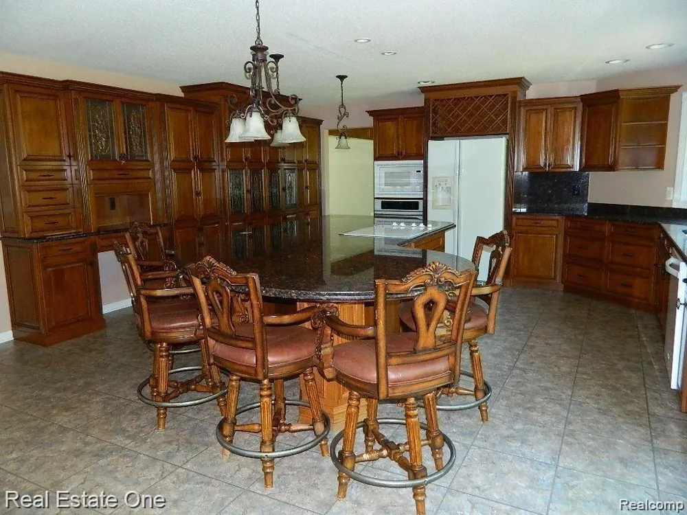 6927 Northpoint Drive Troy City, MI 48085