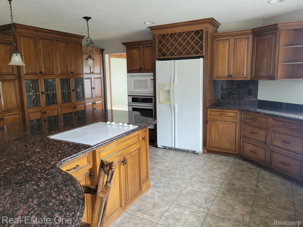 6927 Northpoint Drive Troy City, MI 48085