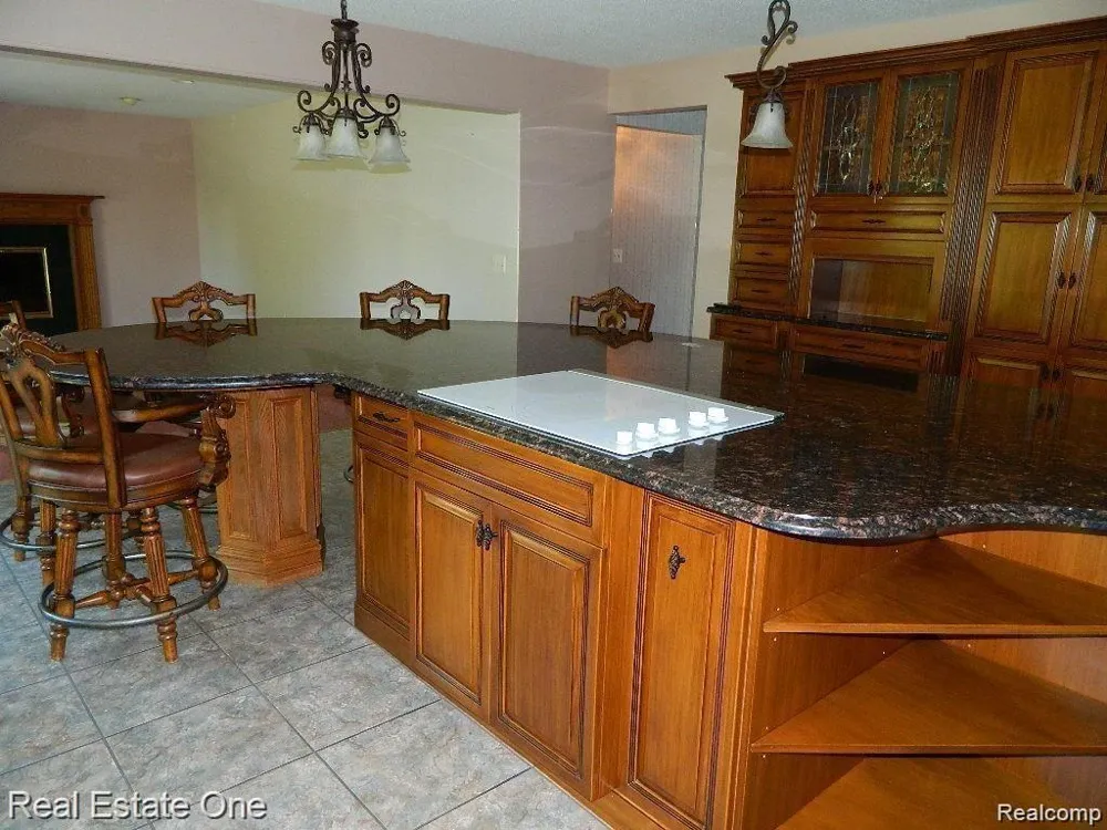6927 Northpoint Drive Troy City, MI 48085