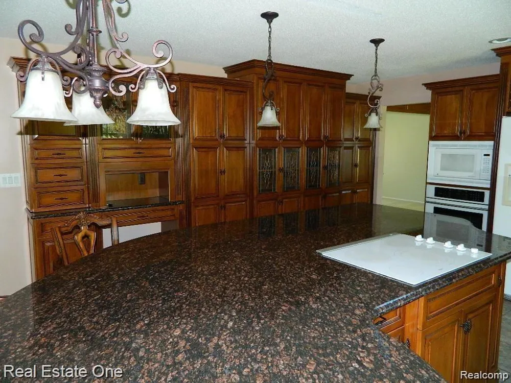 6927 Northpoint Drive Troy City, MI 48085