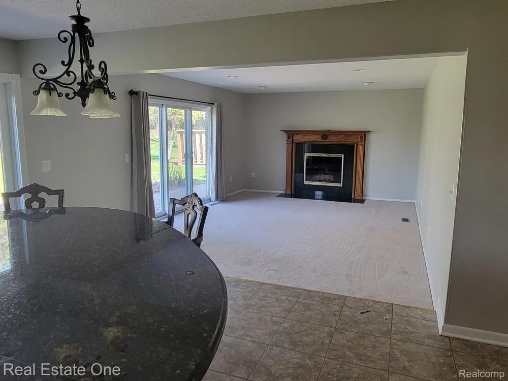 6927 Northpoint Drive Troy City, MI 48085
