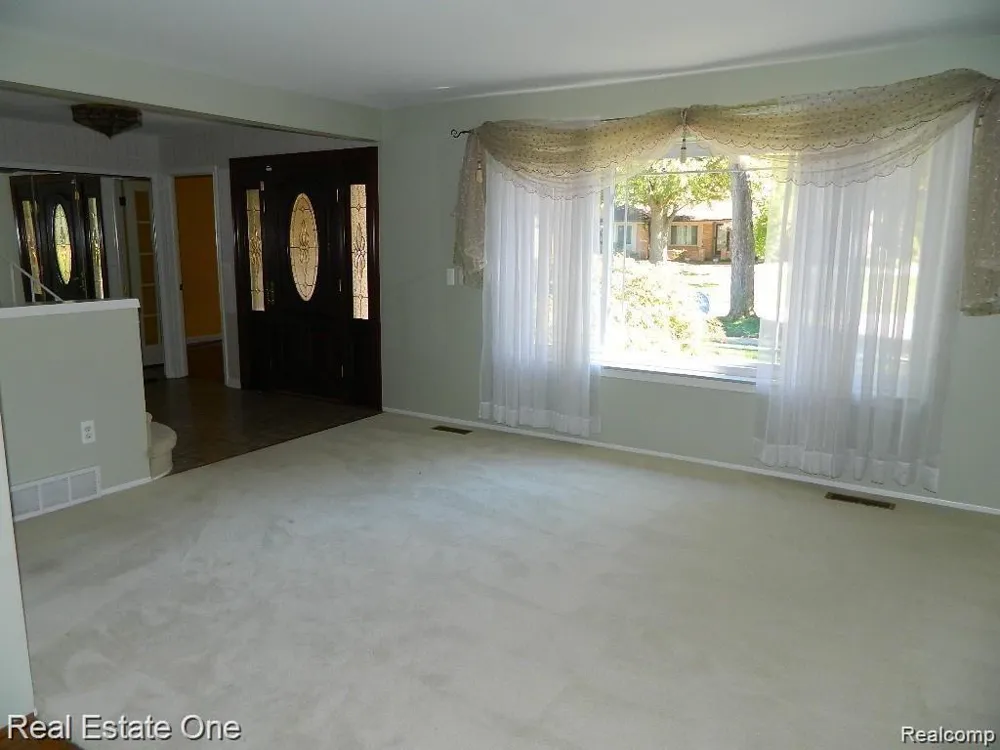 6927 Northpoint Drive Troy City, MI 48085