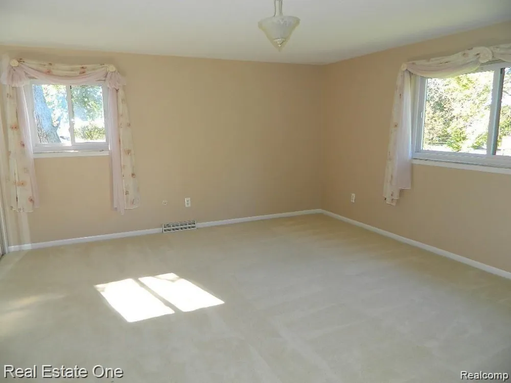 6927 Northpoint Drive Troy City, MI 48085
