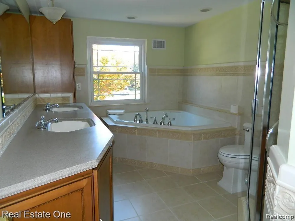6927 Northpoint Drive Troy City, MI 48085