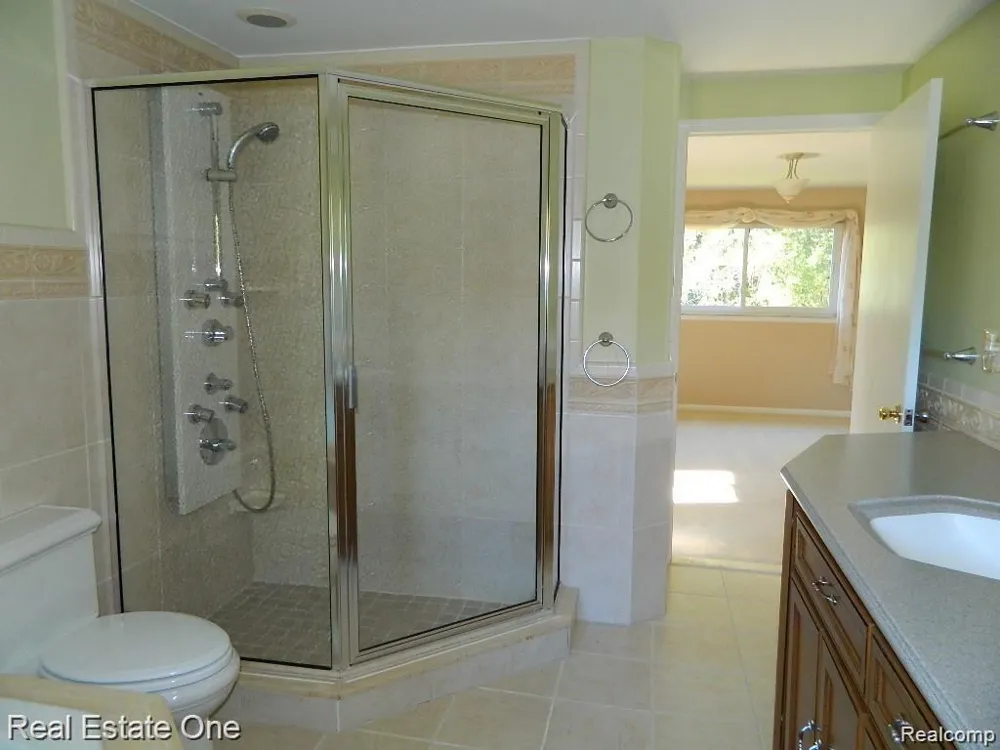 6927 Northpoint Drive Troy City, MI 48085