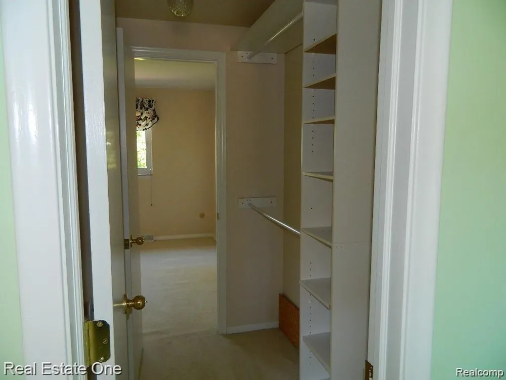 6927 Northpoint Drive Troy City, MI 48085