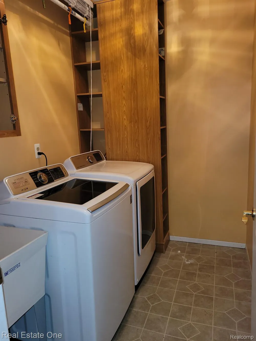6927 Northpoint Drive Troy City, MI 48085