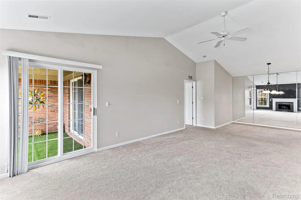 3553 Oakmonte Boulevard Oakland Charter Township, MI 48306