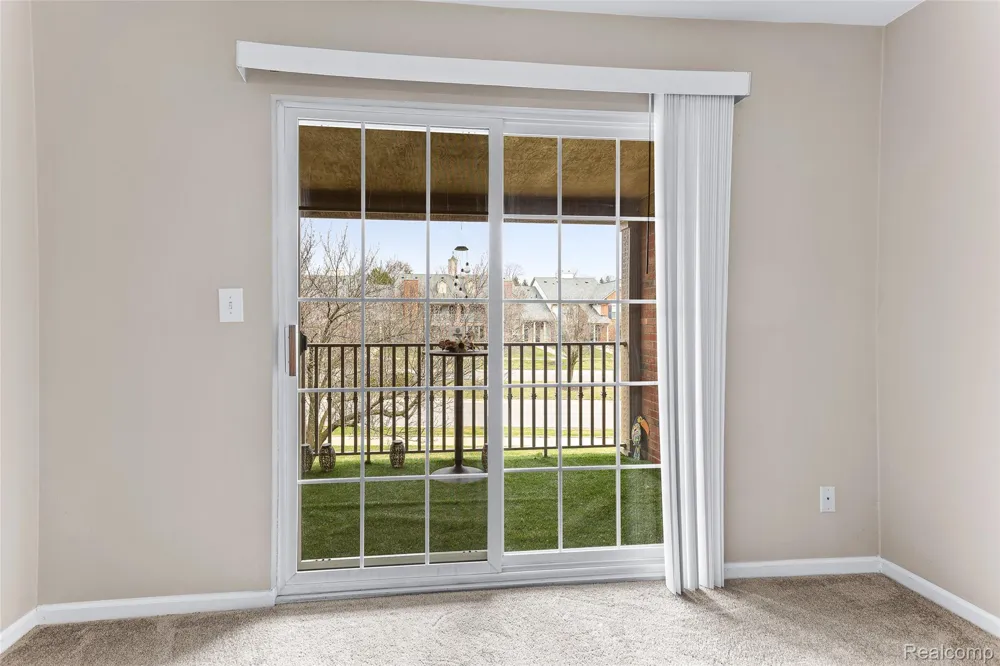 3553 Oakmonte Boulevard Oakland Charter Township, MI 48306