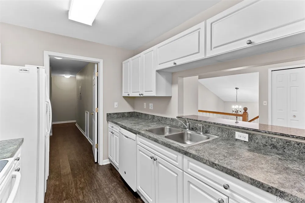 3553 Oakmonte Boulevard Oakland Charter Township, MI 48306