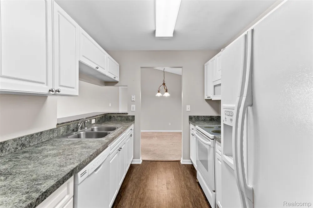 3553 Oakmonte Boulevard Oakland Charter Township, MI 48306