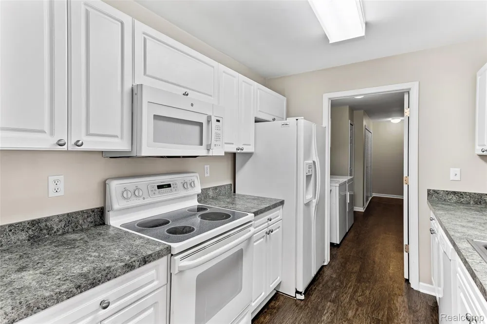 3553 Oakmonte Boulevard Oakland Charter Township, MI 48306