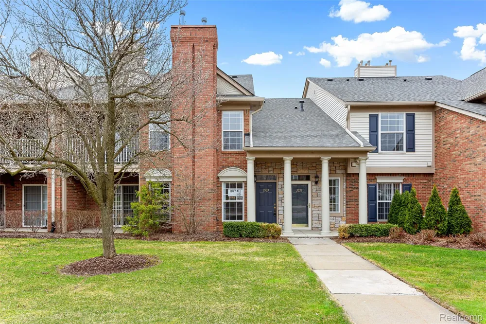 3553 Oakmonte Boulevard Oakland Charter Township, MI 48306