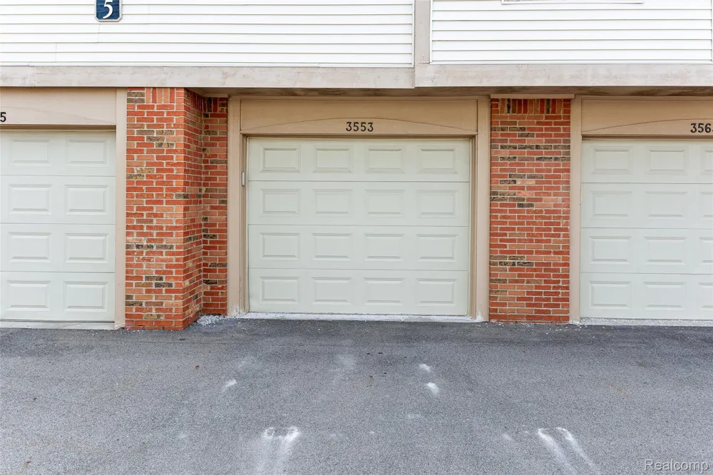 3553 Oakmonte Boulevard Oakland Charter Township, MI 48306
