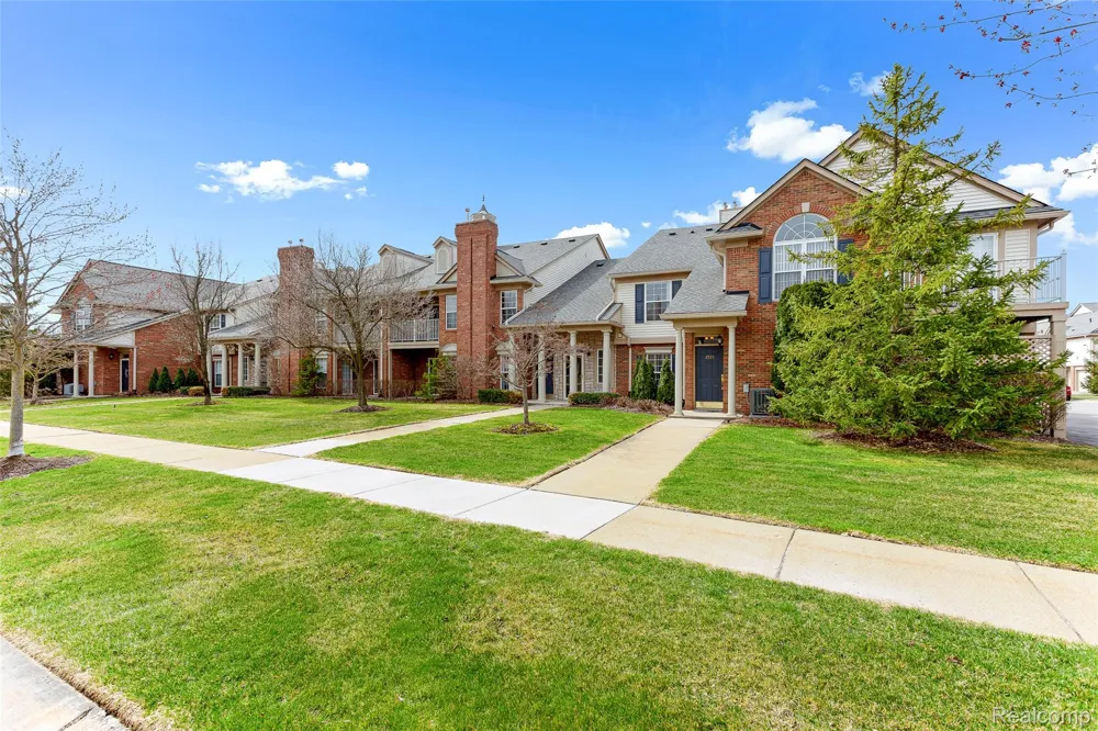 3553 Oakmonte Boulevard Oakland Charter Township, MI 48306