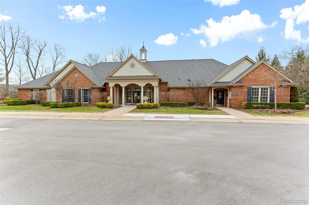 3553 Oakmonte Boulevard Oakland Charter Township, MI 48306