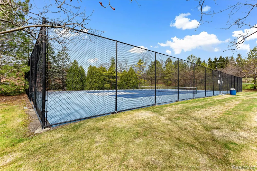 3553 Oakmonte Boulevard Oakland Charter Township, MI 48306