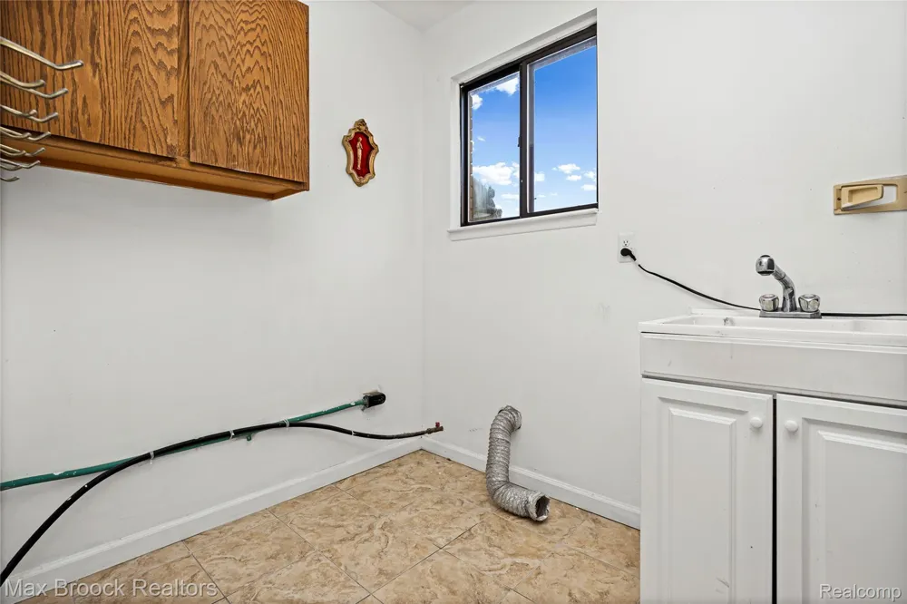 38327 Sleigh Drive Sterling Heights City, MI 48310