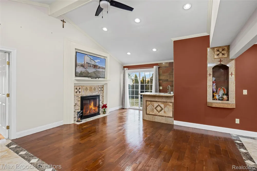 38327 Sleigh Drive Sterling Heights City, MI 48310