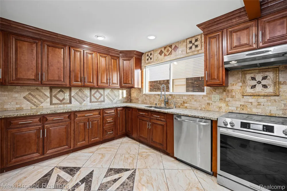 38327 Sleigh Drive Sterling Heights City, MI 48310