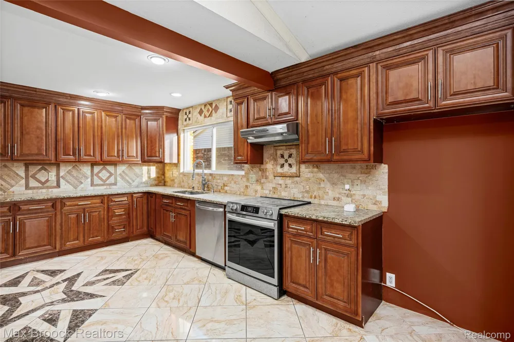 38327 Sleigh Drive Sterling Heights City, MI 48310