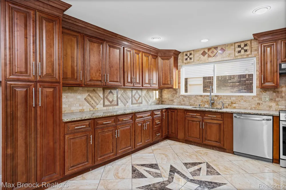 38327 Sleigh Drive Sterling Heights City, MI 48310