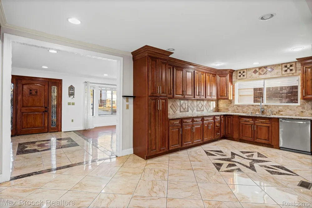 38327 Sleigh Drive Sterling Heights City, MI 48310