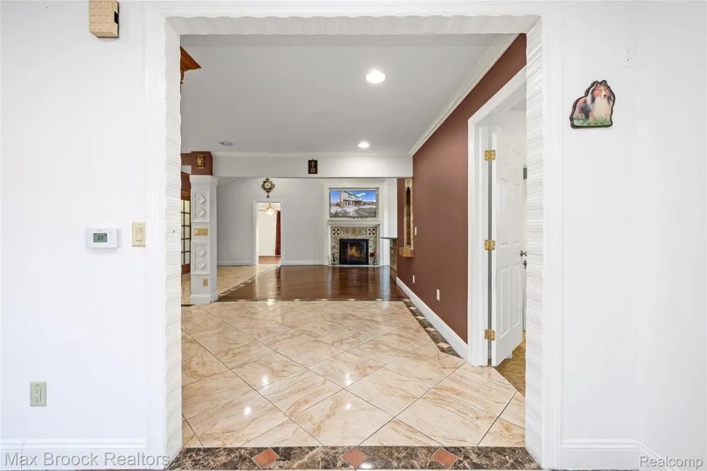 38327 Sleigh Drive Sterling Heights City, MI 48310
