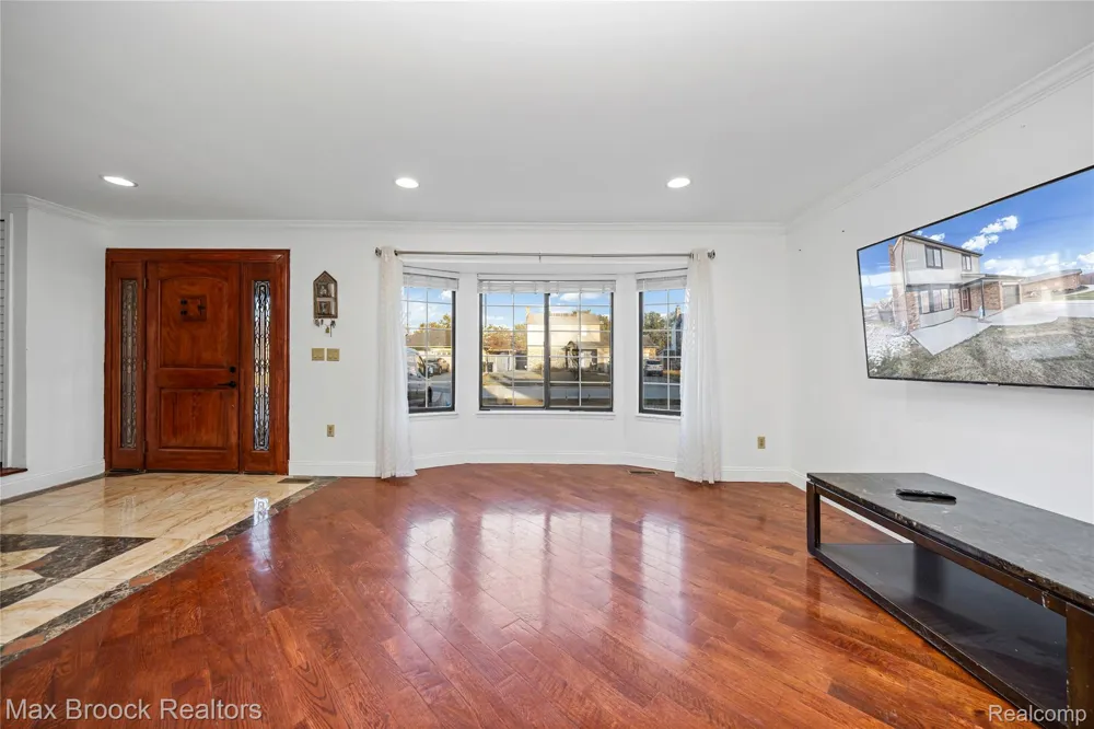 38327 Sleigh Drive Sterling Heights City, MI 48310