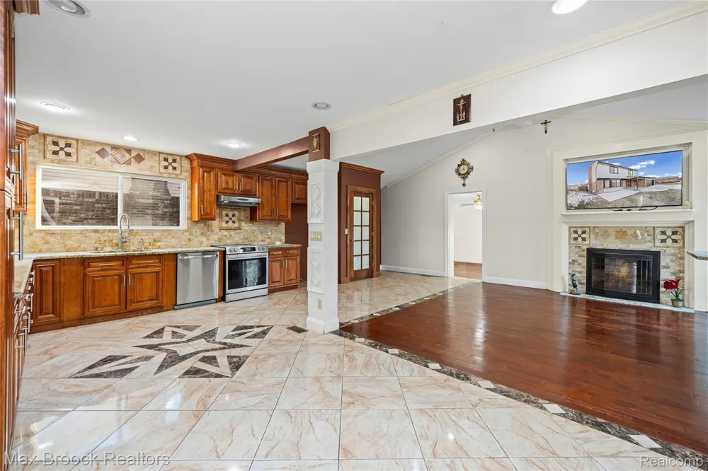 38327 Sleigh Drive Sterling Heights City, MI 48310