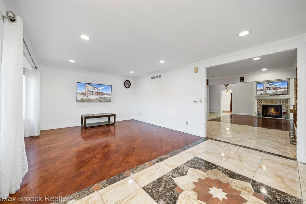 38327 Sleigh Drive Sterling Heights City, MI 48310