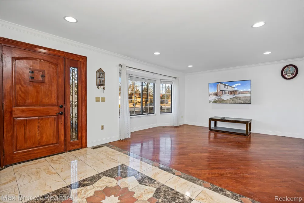 38327 Sleigh Drive Sterling Heights City, MI 48310