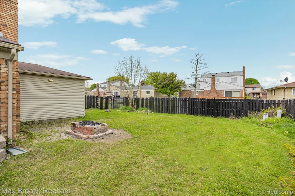 38327 Sleigh Drive Sterling Heights City, MI 48310
