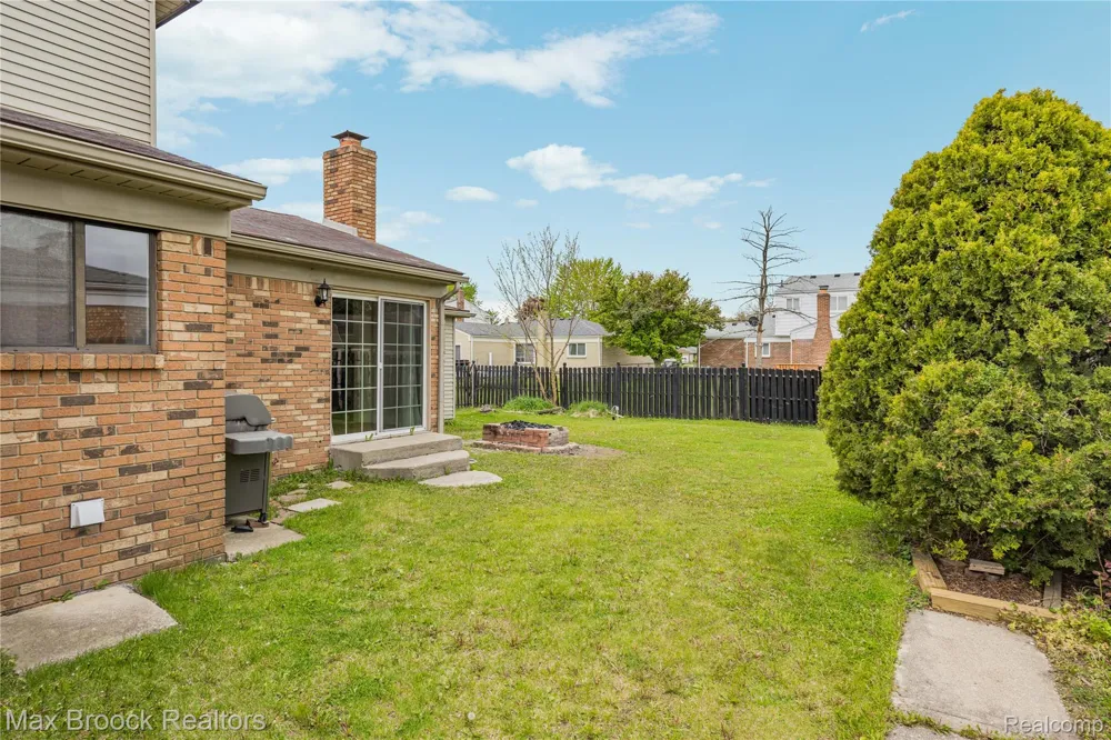38327 Sleigh Drive Sterling Heights City, MI 48310
