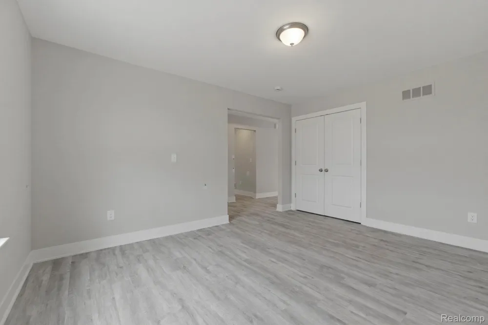 2279 Baltimore Davison City, MI 48423