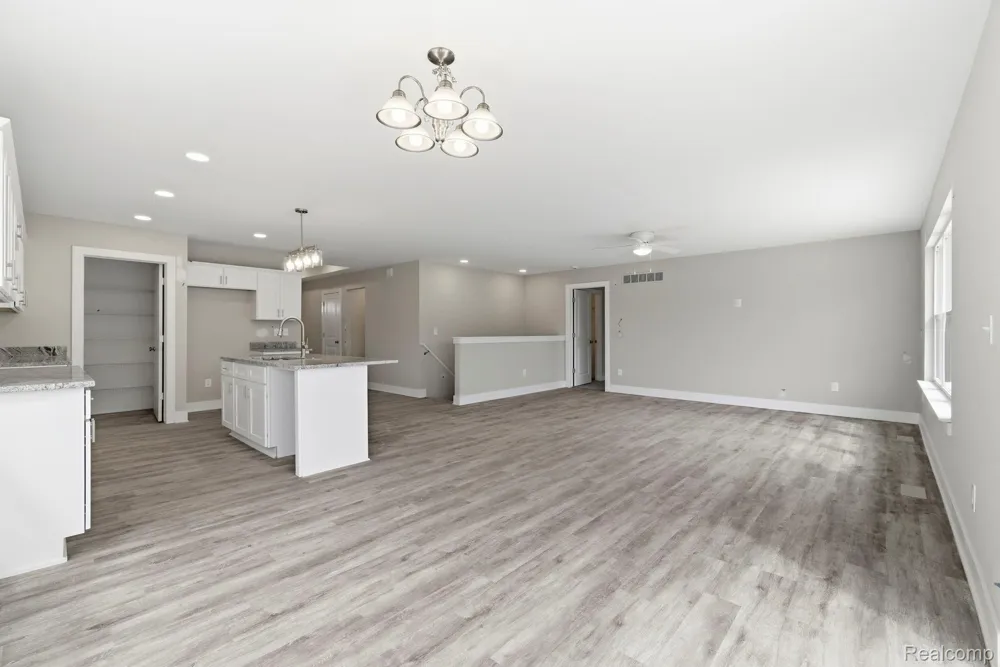 2279 Baltimore Davison City, MI 48423
