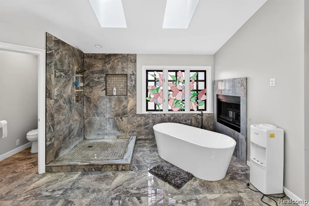 5874 Orchard Woods Drive West Bloomfield Charter Township, MI 48324