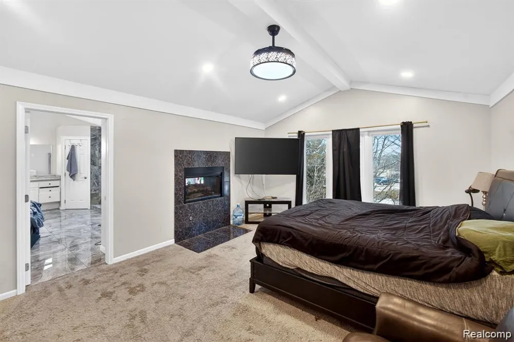 5874 Orchard Woods Drive West Bloomfield Charter Township, MI 48324