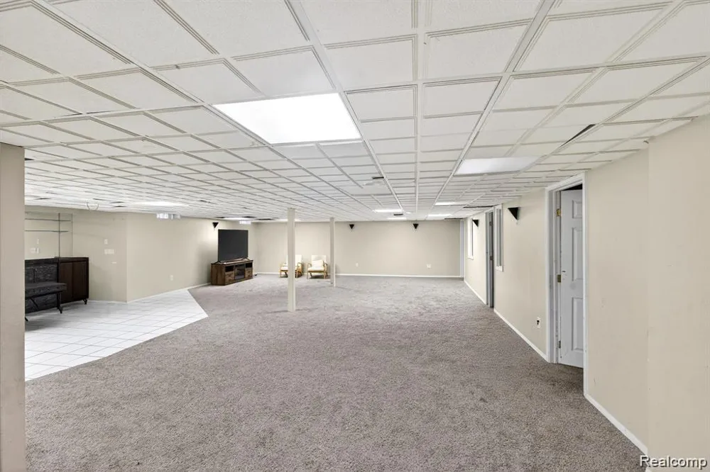 5874 Orchard Woods Drive West Bloomfield Charter Township, MI 48324