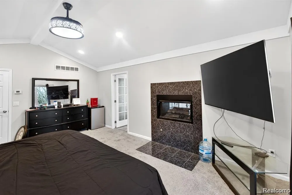 5874 Orchard Woods Drive West Bloomfield Charter Township, MI 48324