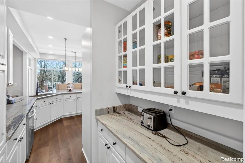 5874 Orchard Woods Drive West Bloomfield Charter Township, MI 48324